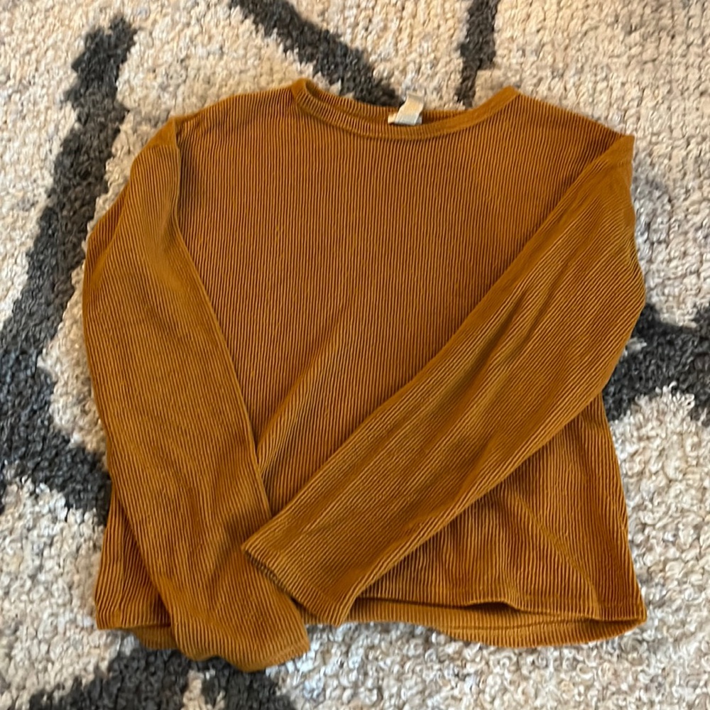 Girls yellow fuzzy sweater from Forever21. Long sleeve. Mustard yellow color.